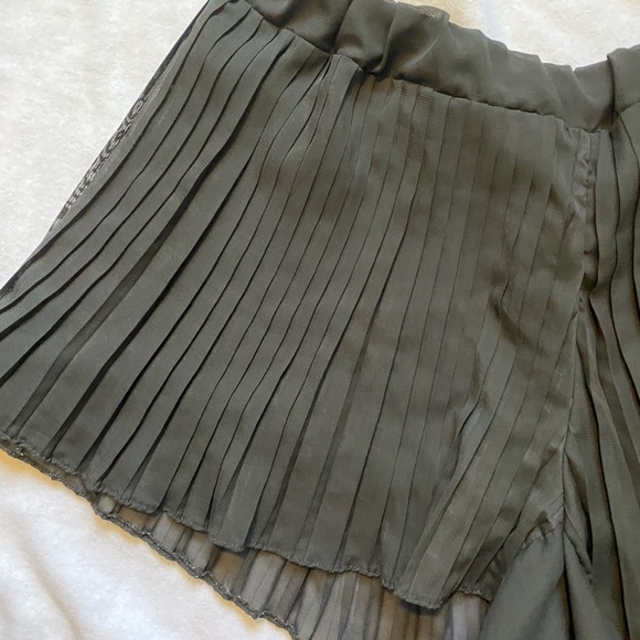 Black shorts size: M - Picture 3 of 5